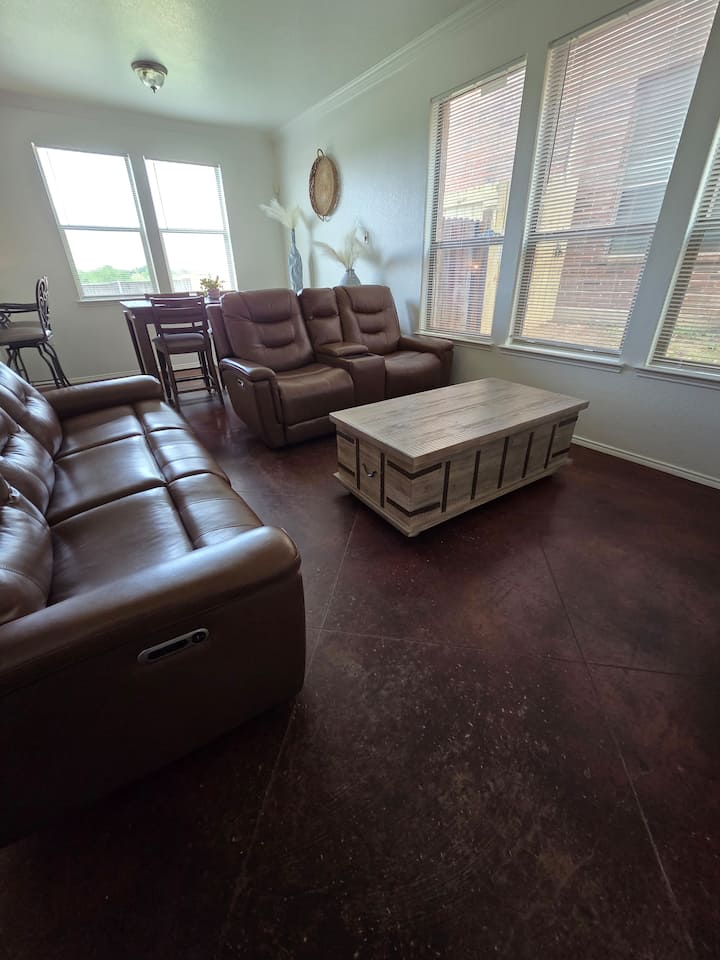 Spacious 3br Duplex Patio & Parking/near Fortworth - Lake Worth, TX