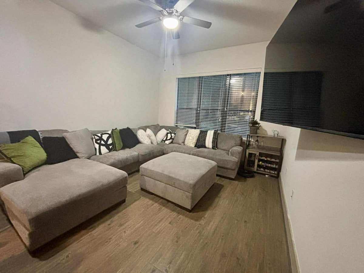 Popular Airbnb listing: Chic 1br apartment in the heart of Midtown Houston in Fourth Ward