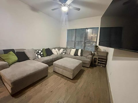 Popular Airbnb listing: Chic 1br apartment in the heart of Midtown Houston in Fourth Ward