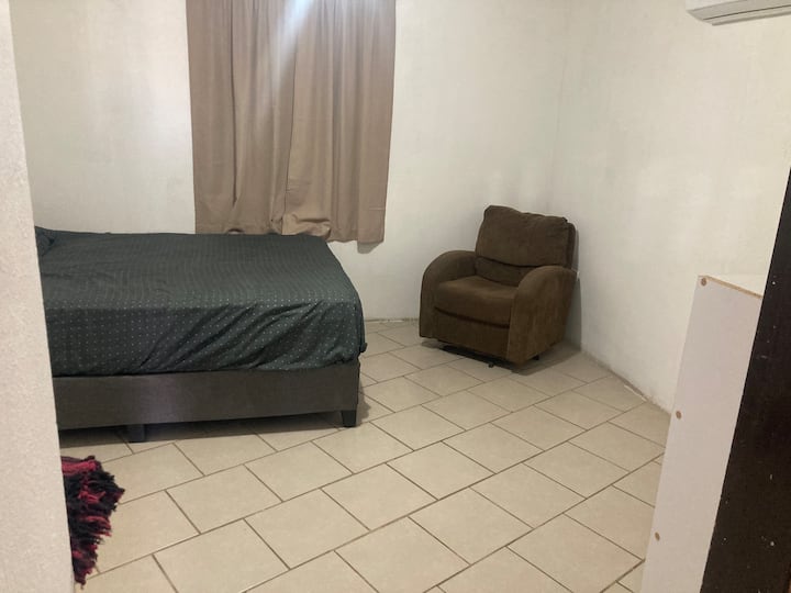 Casa Con 1 Habitación, Patio Amplio, Muy Cómoda - San Luis Río Colorado
