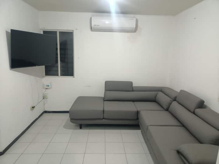 Casa Completa En Apodaca
3 Cuartos A/c Aeropuerto - メキシコ グアダルーペ