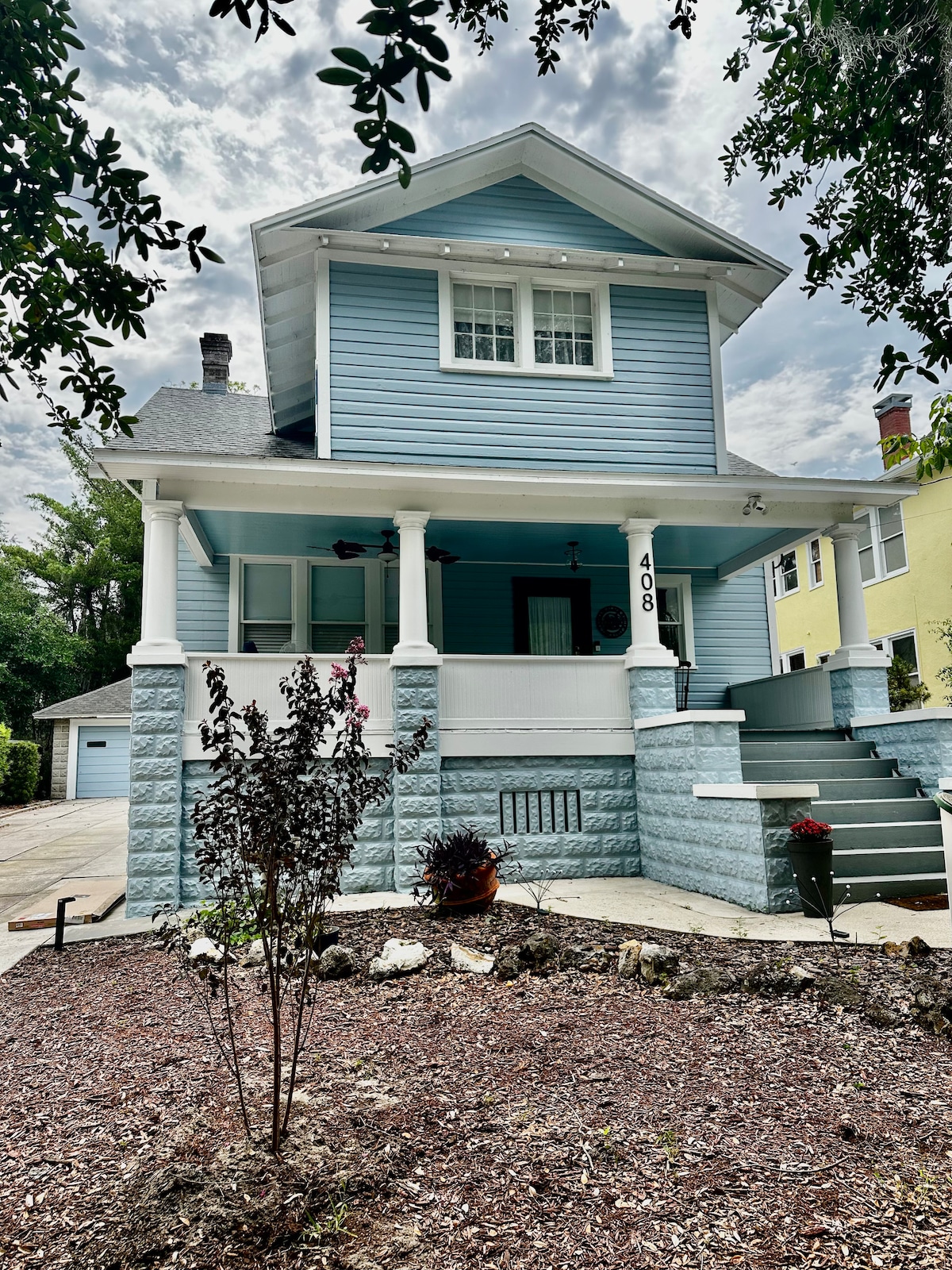 Charming Downtown Upper Level Duplex Historic Home - Houses for