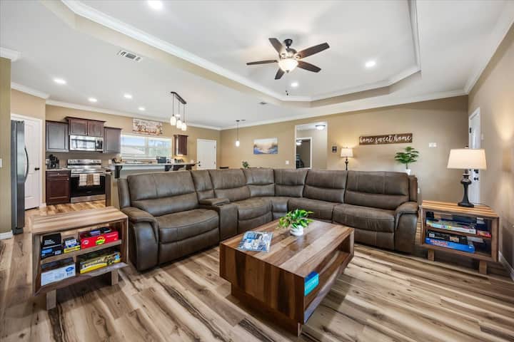 Spacious Home On 1/2 Acre Near Navarre Beach - Navarre, FL