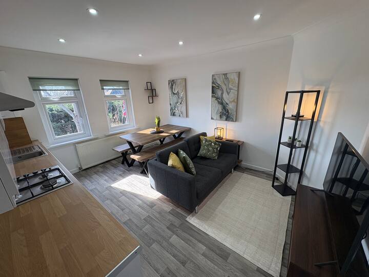 Upper Hideaway: 2 Bed Flat Near University - Hamble-le-Rice