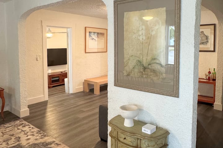 Best 3 Bed / 2 Bath Home In Heart Of Palm Beach - West Palm Beach, FL