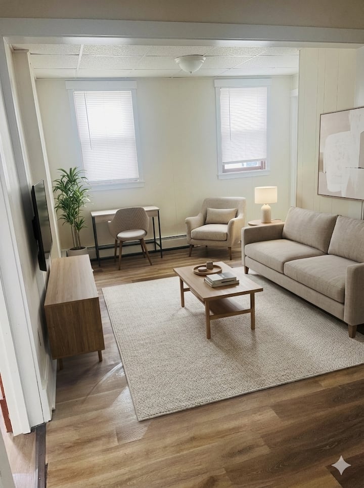 Bright 2br Work-ready Apt | Near Downtown - Biddeford, ME