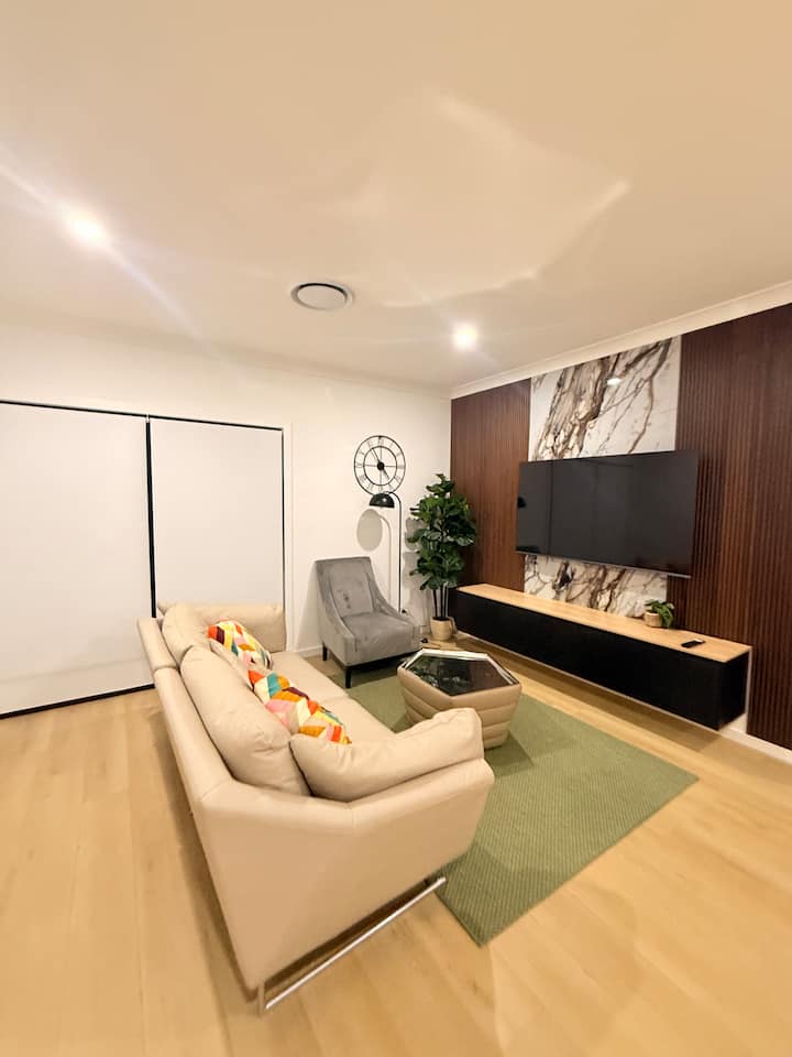 Modern 3 Bedroom Retreat In Gillieston Heights - Maitland