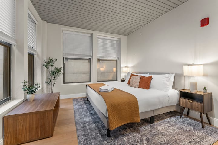 803c Brand New Downtown Boston Xl Studio King Bed - Cambridge, MA