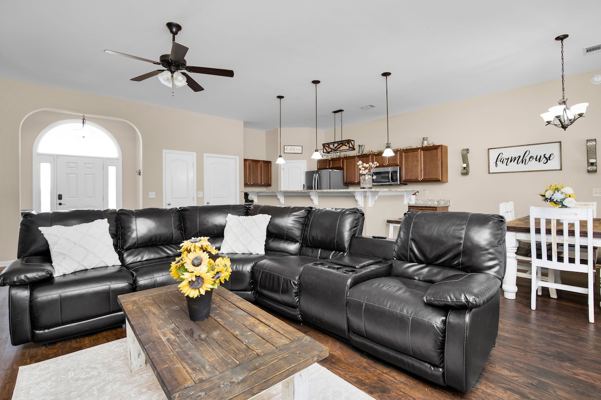 Top performing Airbnb: Game Room | Wind Creek Casino | RTJ Golf in Montgomery