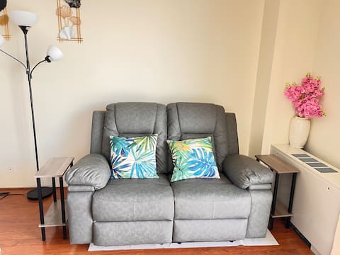 Top Airbnb: Centrally Located, Elevators, pool, WiFi And A/C in Hilo