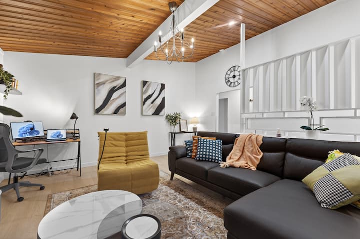 Cozy | King Bed | Downtown | Expo Centre | Parking - Edmonton