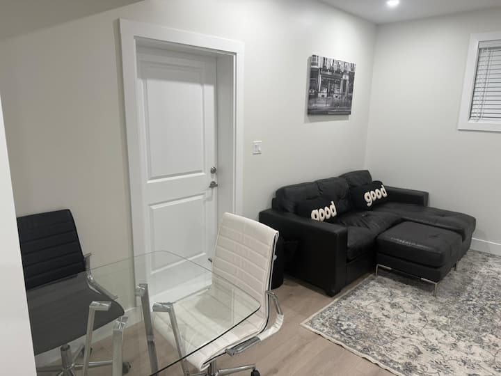 Executive 2br Suite | Fast Wifi + Parking - Prince George