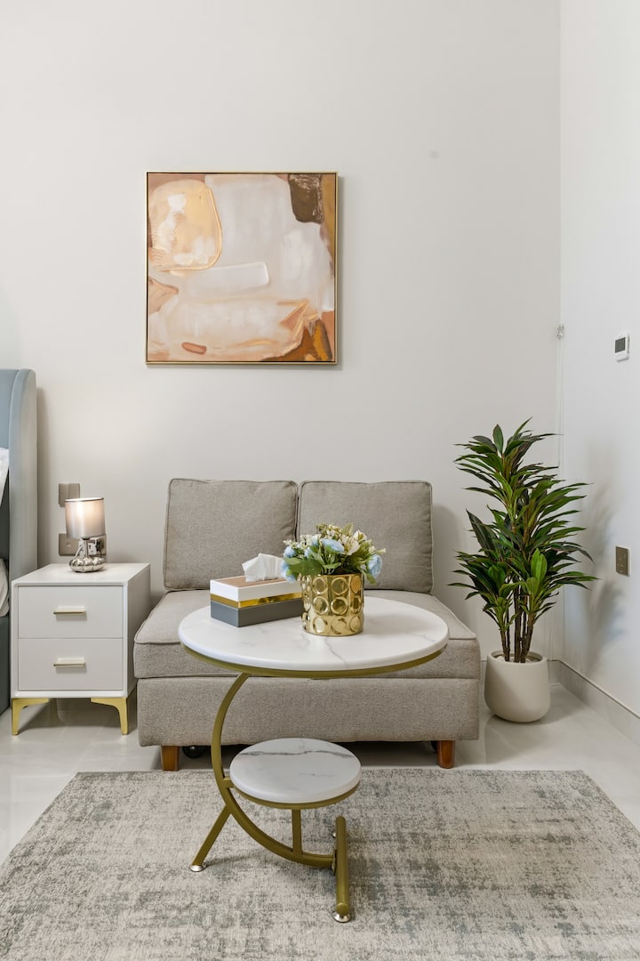 Modern Studio On 27th Floor W/miracle Garden Views - Dubai