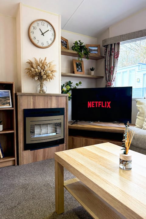 Top Airbnb: 3 Bed Woodland Caravan in Bryncir, Garn, Penmorfa, Golan, Treflys, Prenteg