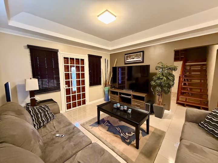 Modern Family Home In Secure Gated Community - 千里達及托巴哥