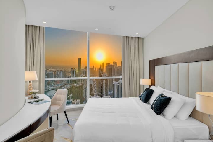 Dormitorio con vista a la ciudad