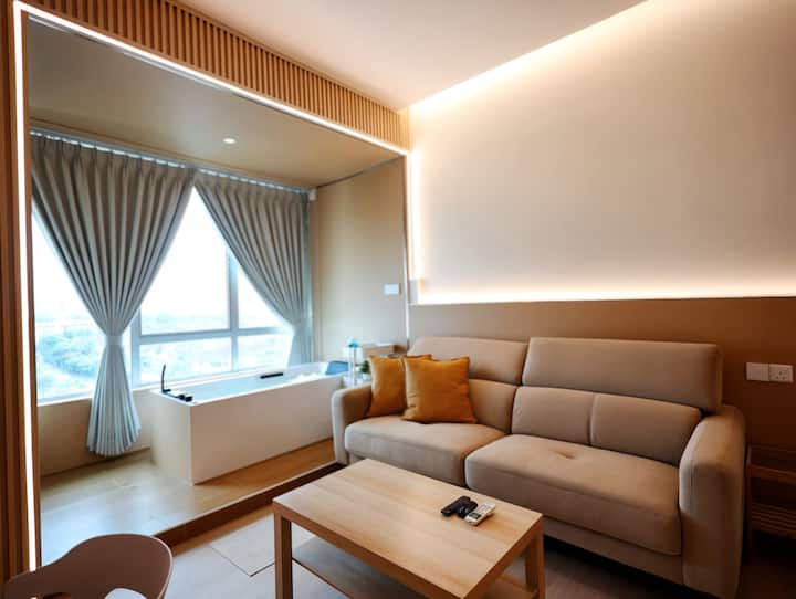 Muji Luxury Jiacuzzi | Austin Center 2pax - Johor Bahru