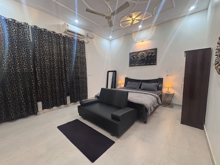 Terminal Stay- 1bedroom Shared Living And Kitchen - Meerut