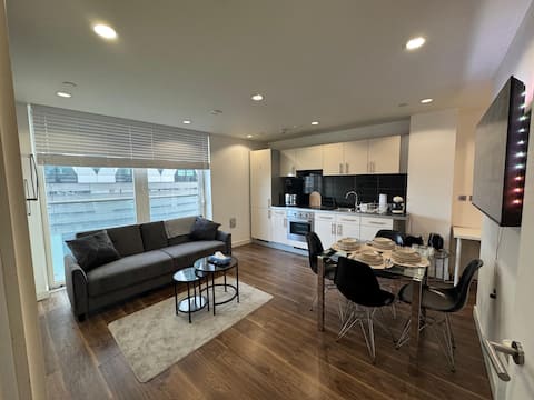 Successful Airbnb property: MediaCityUK - 2 Bedroom Modern Apartment in Quays