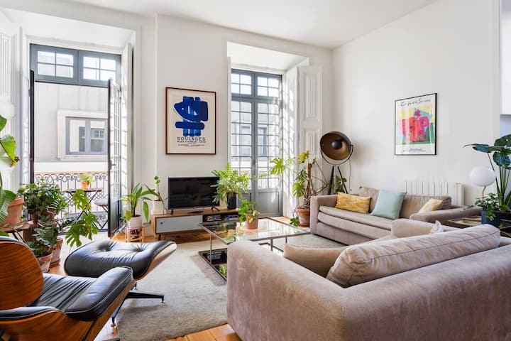 Central & Charming Apt W/ Parking And Balcony! - Alfama