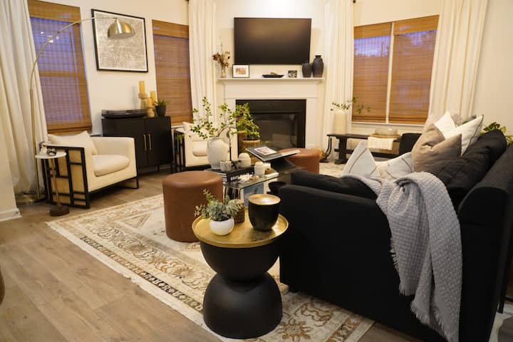 Stylish 3br Townhome Minutes To Atlanta W/ Theater - Paradise Island, Austell