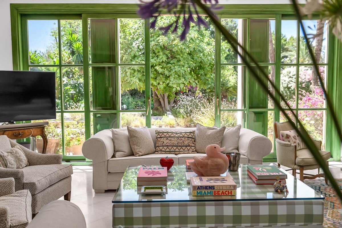 Private Estate near the sea-El Paraiso 3