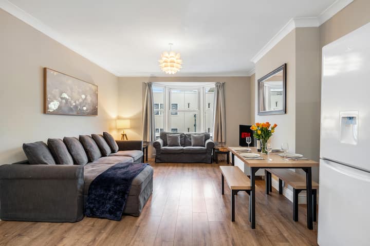Two Apartments | Sleeps 12 | 4 King Beds | Central - 布萊頓