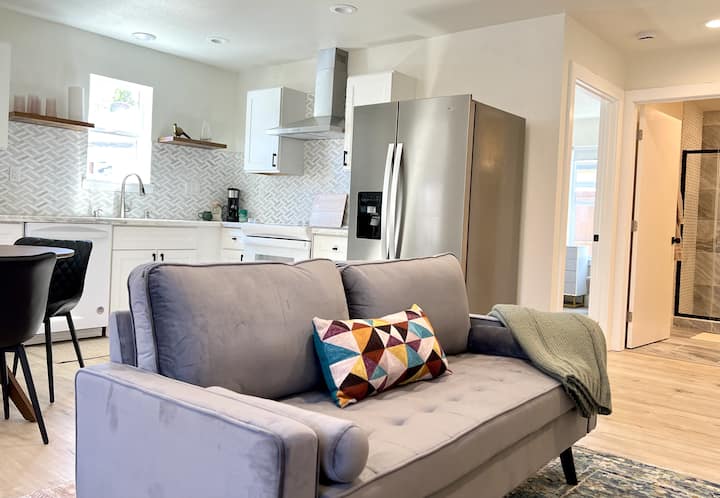 Bright 1br Cottage– Close To Uc Davis Med & Kaiser - Sacramento, CA