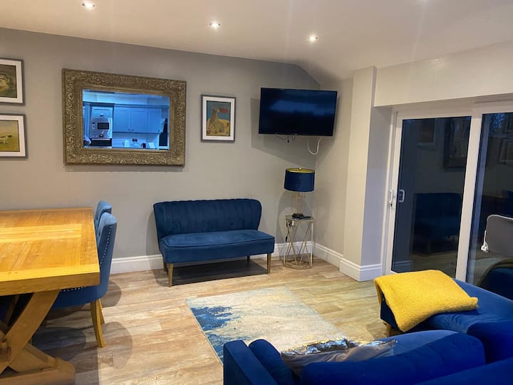 2 Large Rooms (Please Note Not The Whole House) - Southport