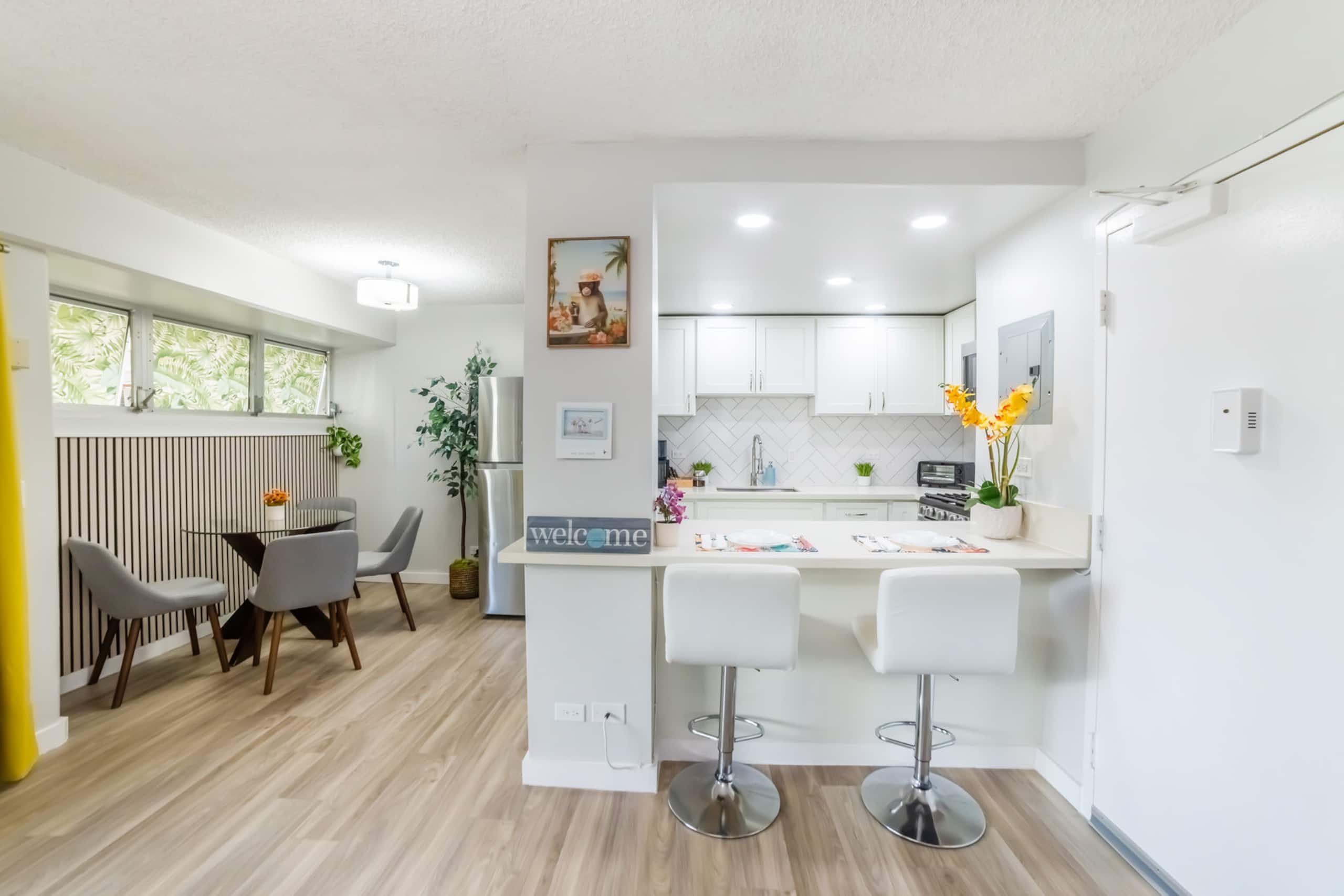 FREE parking! Waikiki beachside 2 bed 2 bath condo - Image 17