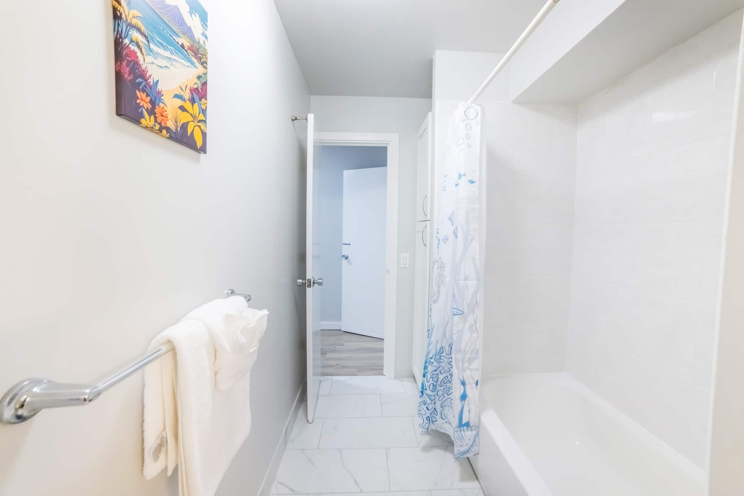 FREE parking! Waikiki beachside 2 bed 2 bath condo - Image 56