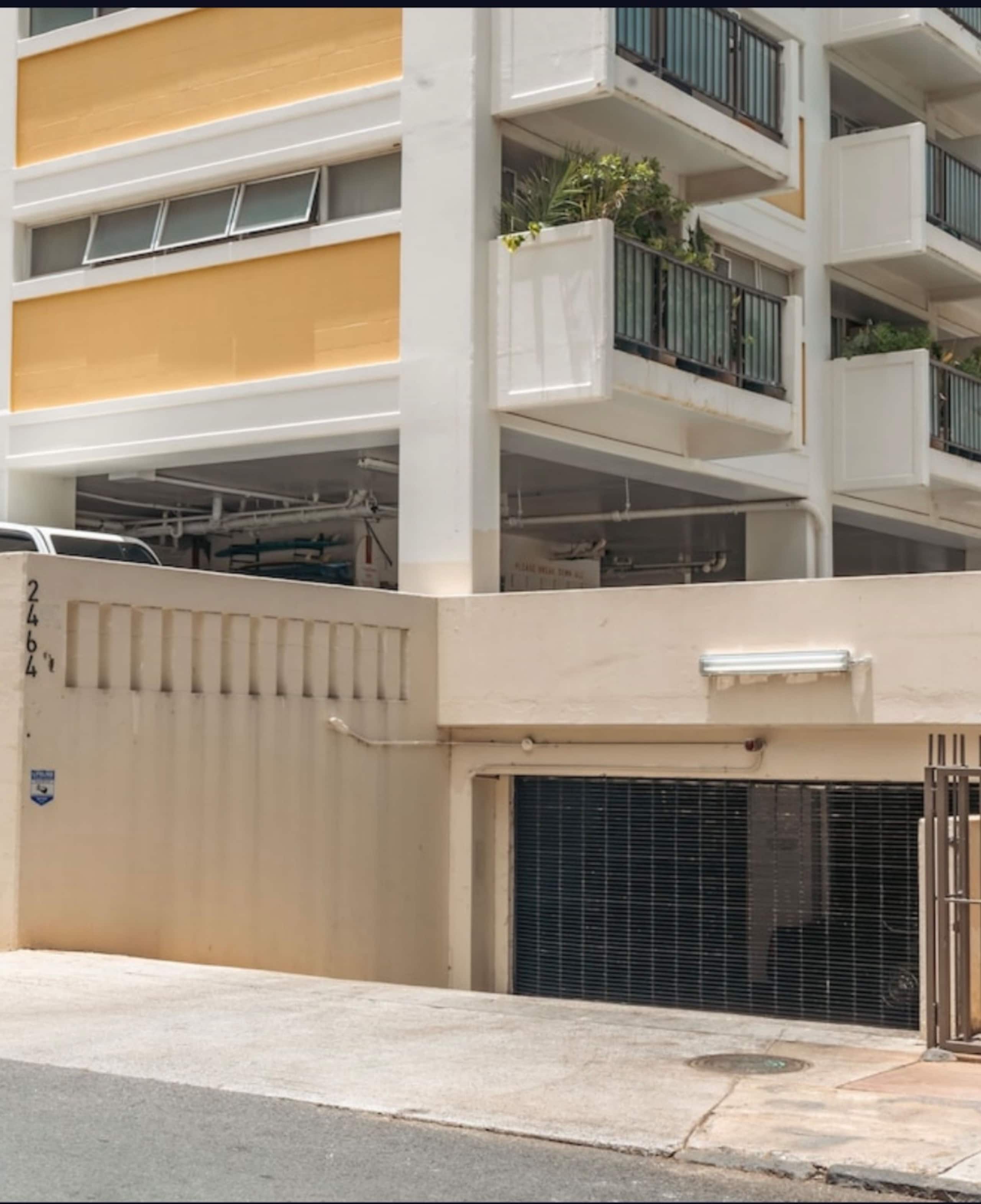 FREE parking! Waikiki beachside 2 bed 2 bath condo - Image 64