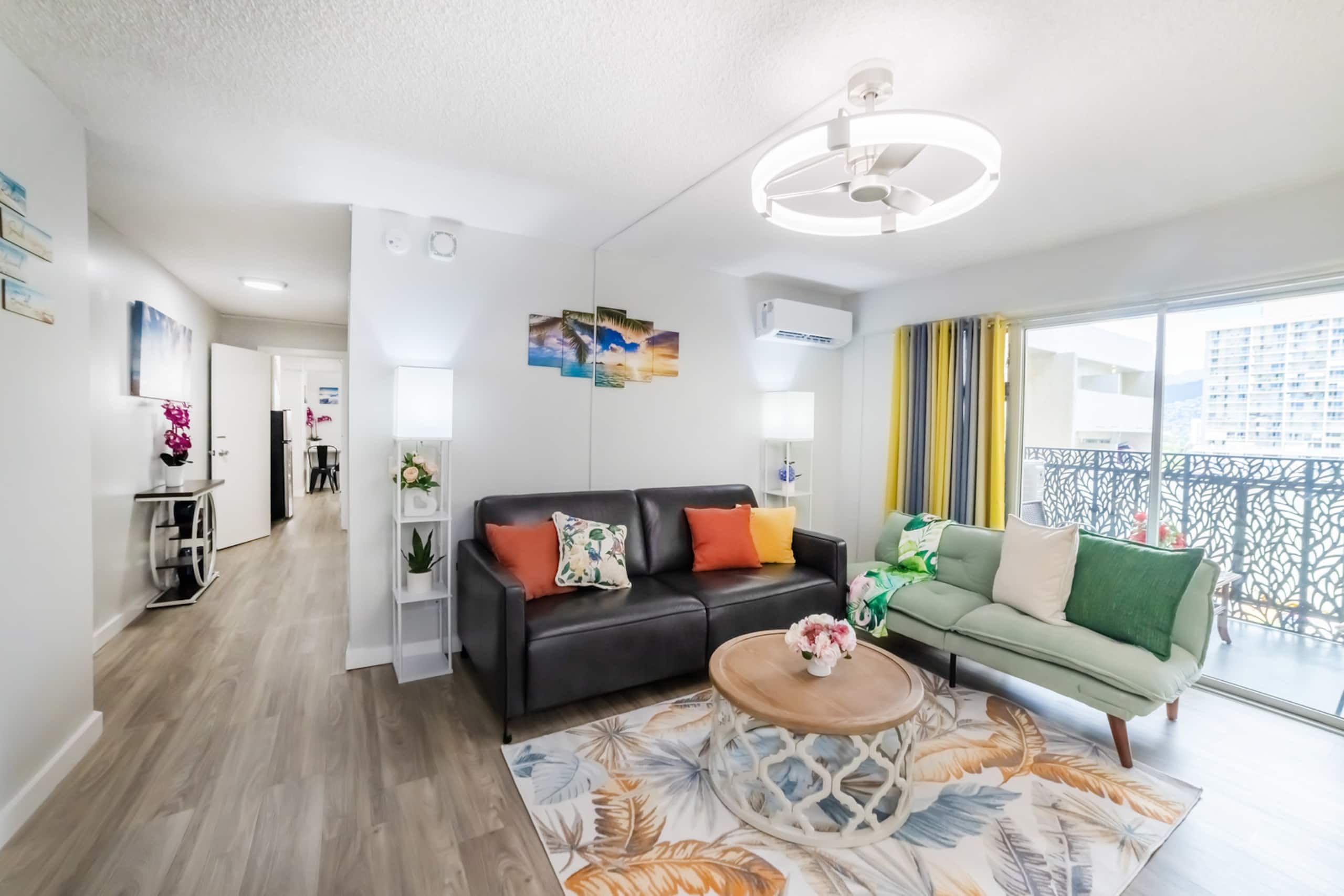 FREE parking! Waikiki beachside 2 bed 2 bath condo - Image 3
