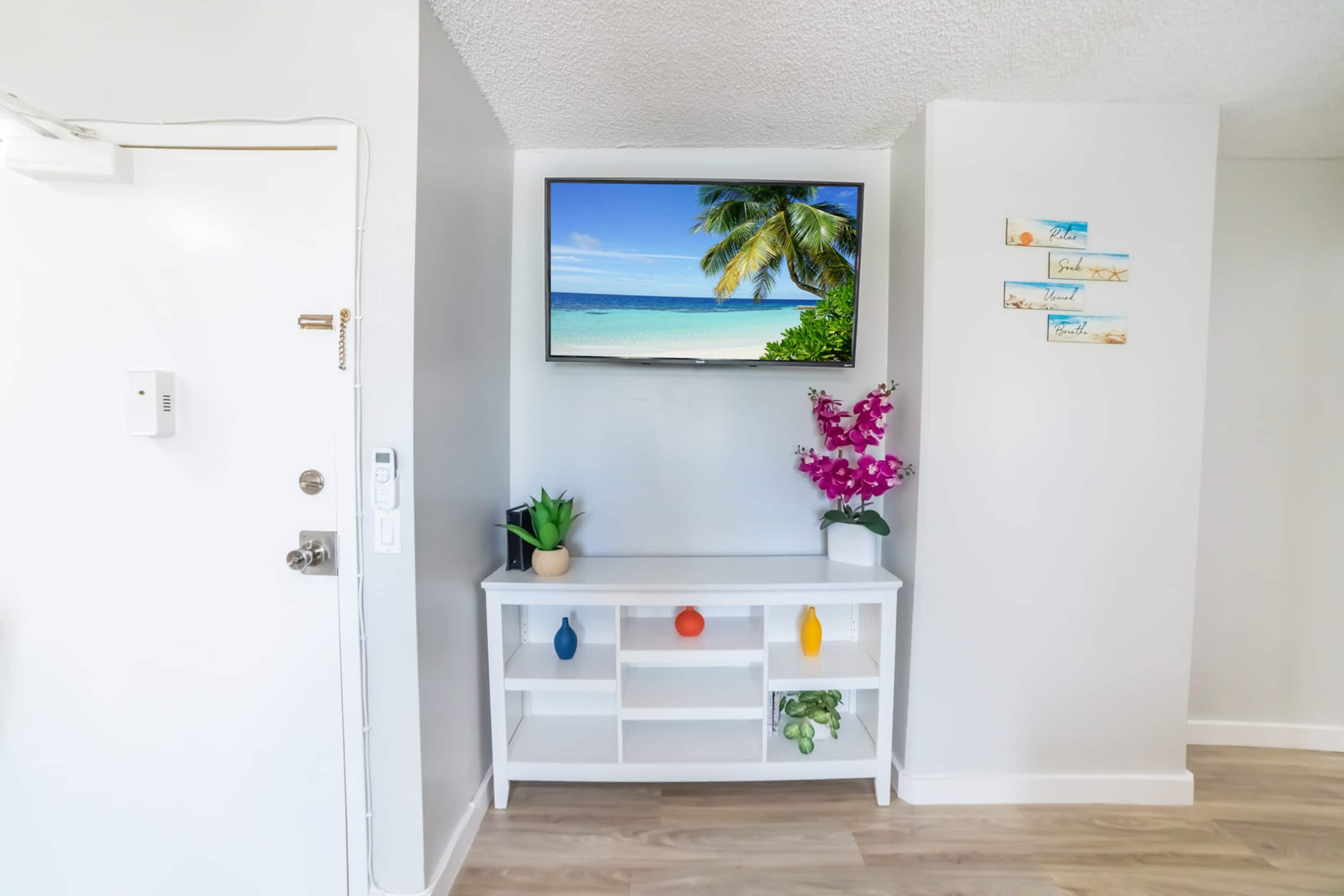 FREE parking! Waikiki beachside 2 bed 2 bath condo - Image 29