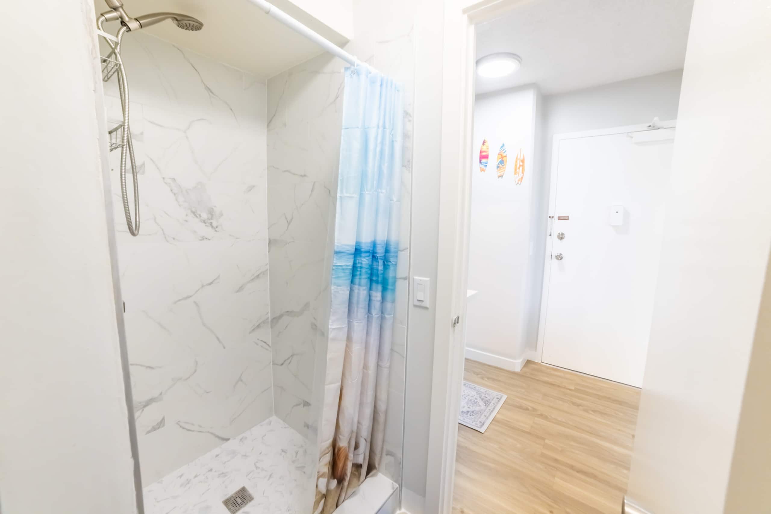 FREE parking! Waikiki beachside 2 bed 2 bath condo - Image 47