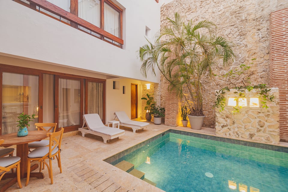 Colonial wooden door with iguana knocker