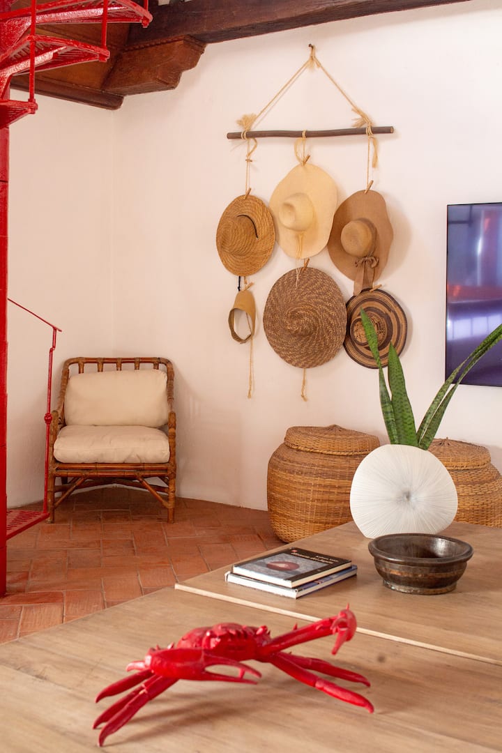 TV lounge with ceiling fan