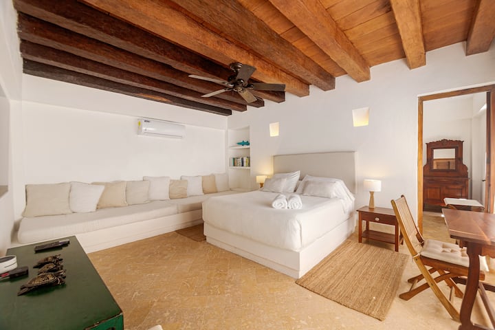 Bedroom 2 with queen bed and daybed