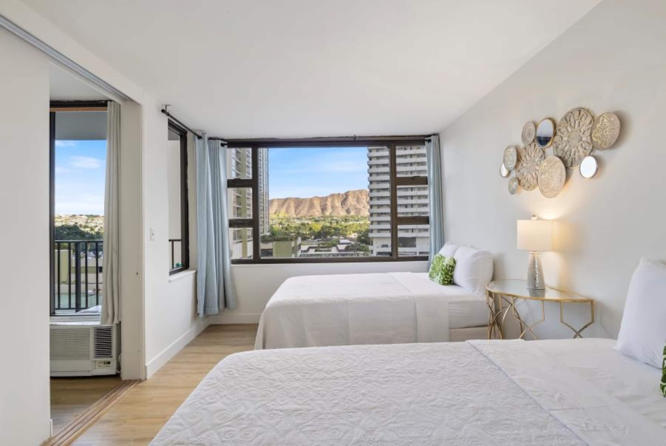 Condo in Honolulu · ★4.42 · 1 bedroom · 3 beds · 1 private bath - Image 7