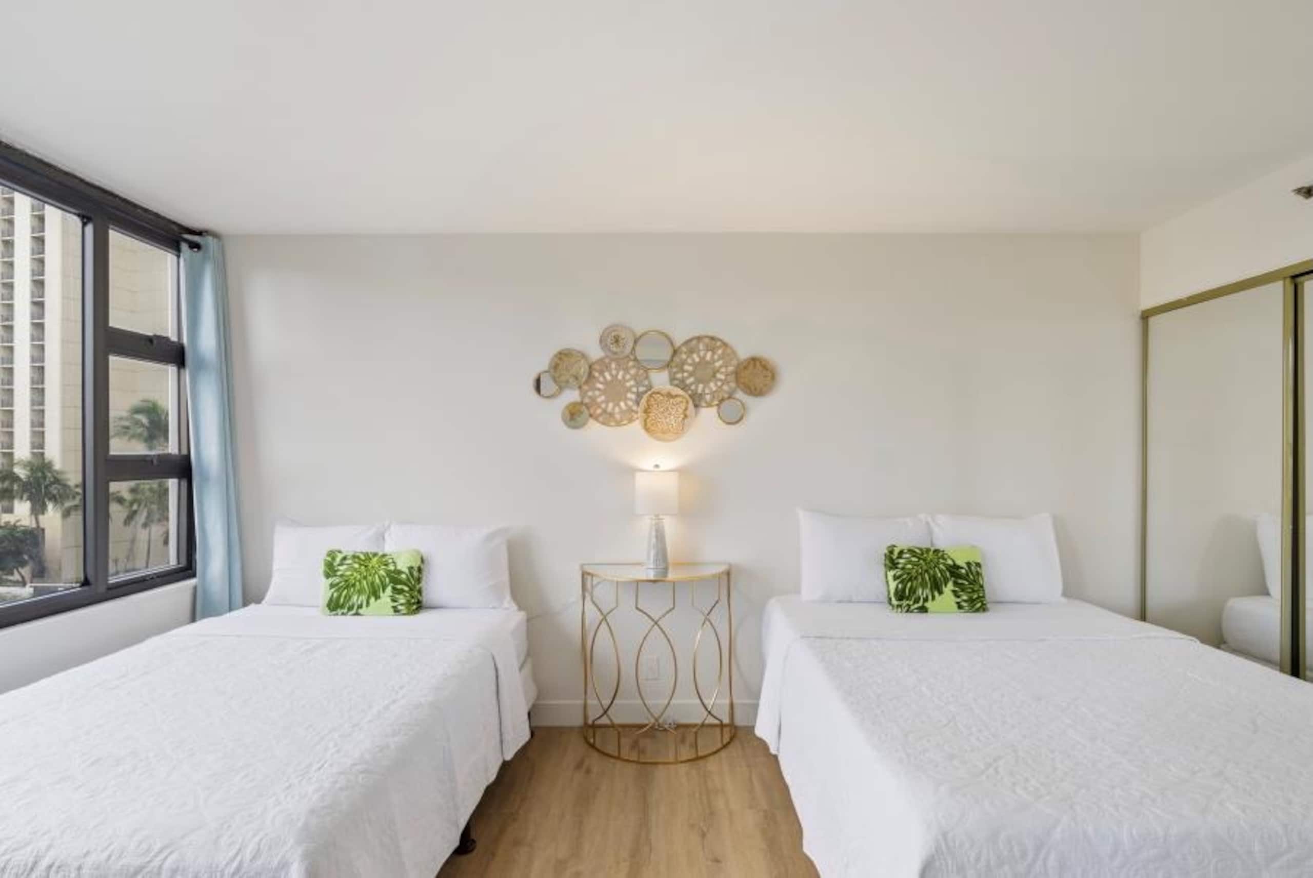 Condo in Honolulu · ★4.42 · 1 bedroom · 3 beds · 1 private bath - Image 9