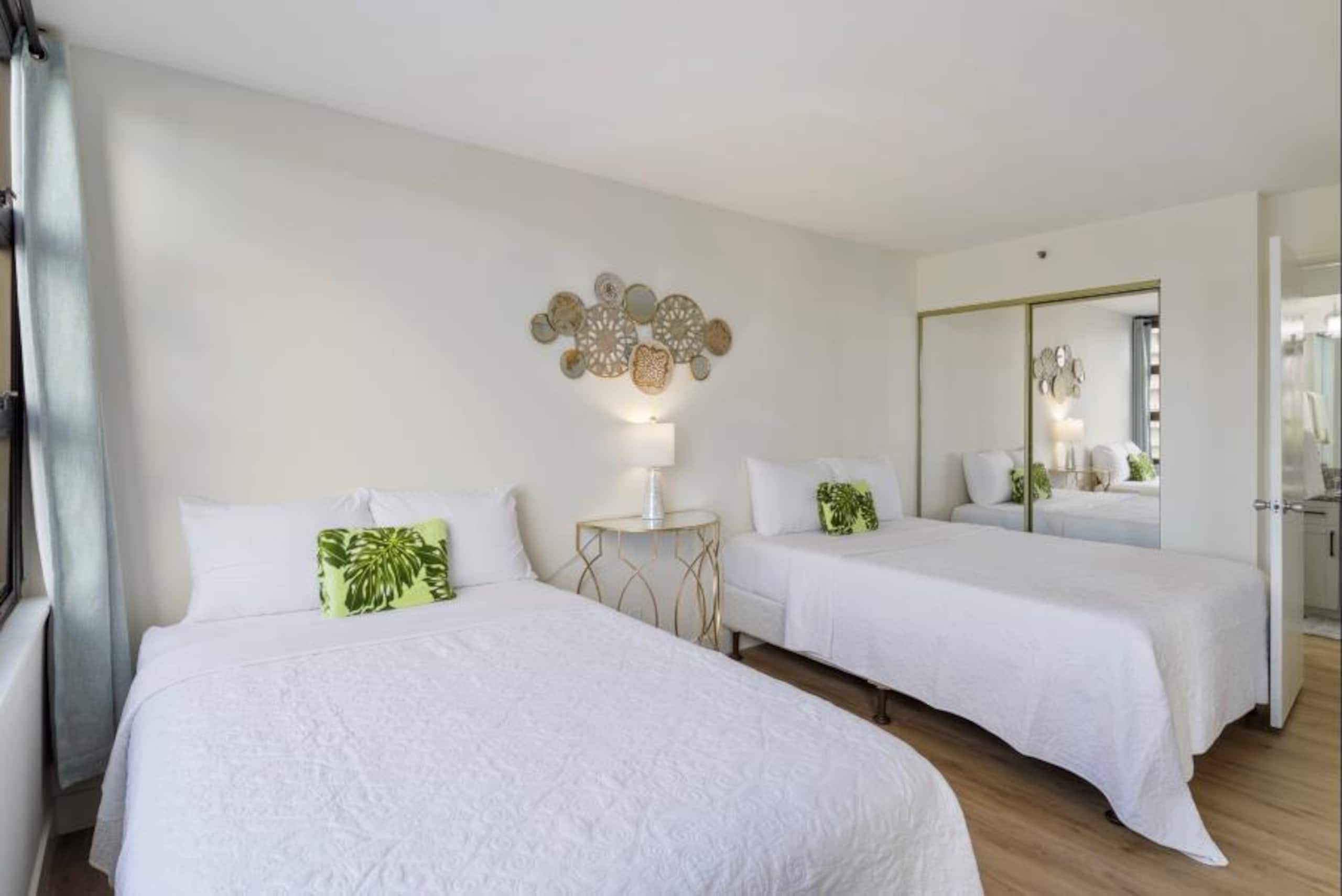 Condo in Honolulu · ★4.42 · 1 bedroom · 3 beds · 1 private bath - Image 8