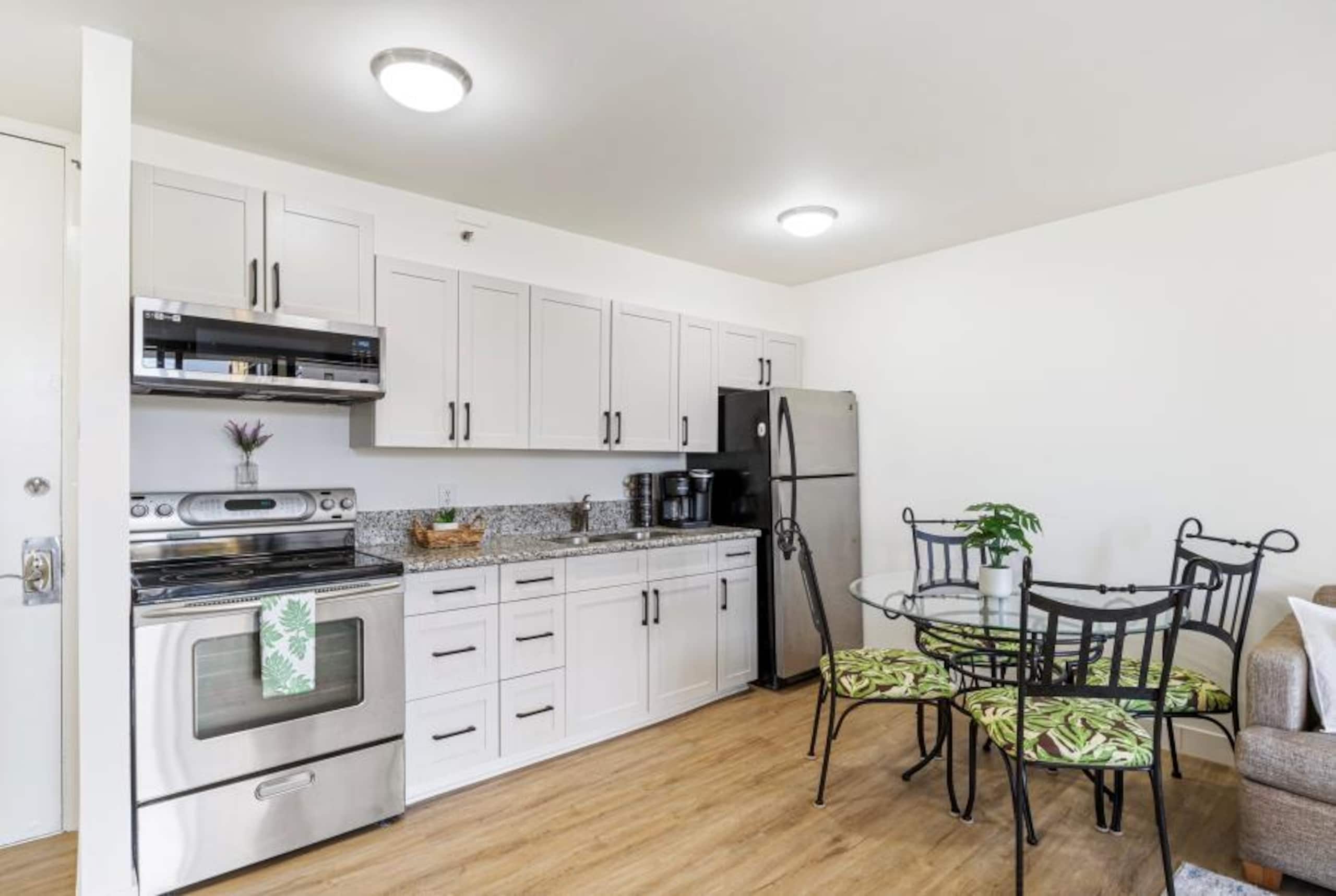 Condo in Honolulu · ★4.42 · 1 bedroom · 3 beds · 1 private bath - Image 6