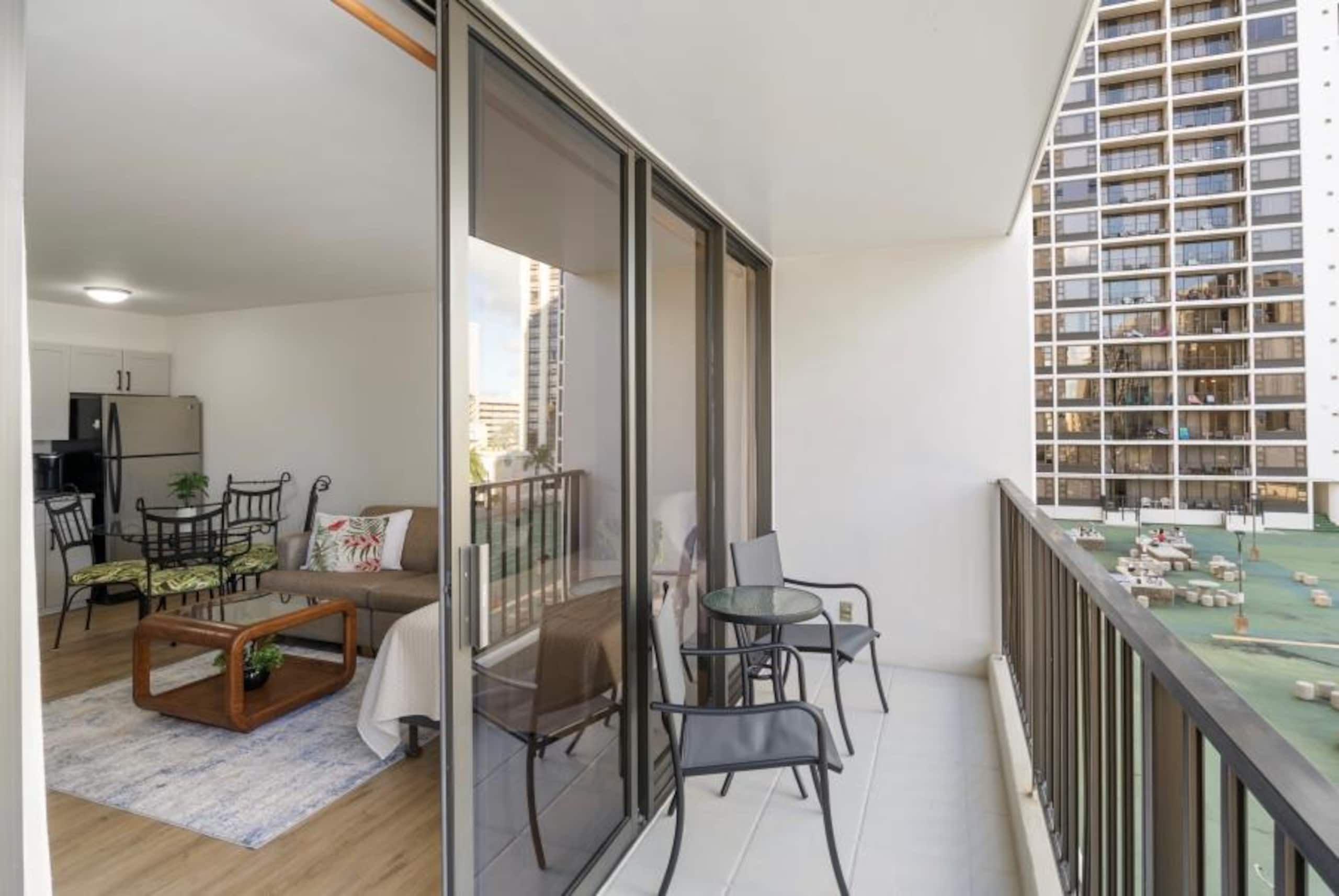 Condo in Honolulu · ★4.42 · 1 bedroom · 3 beds · 1 private bath - Image 13