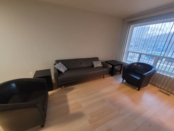Spacious, Main Floor Bungalow Convenient Location - Mississauga