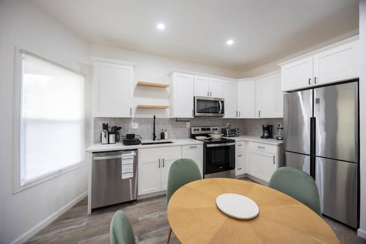 New Private 2br Suite Walkable To Cleveland Clinic - Cleveland, OH