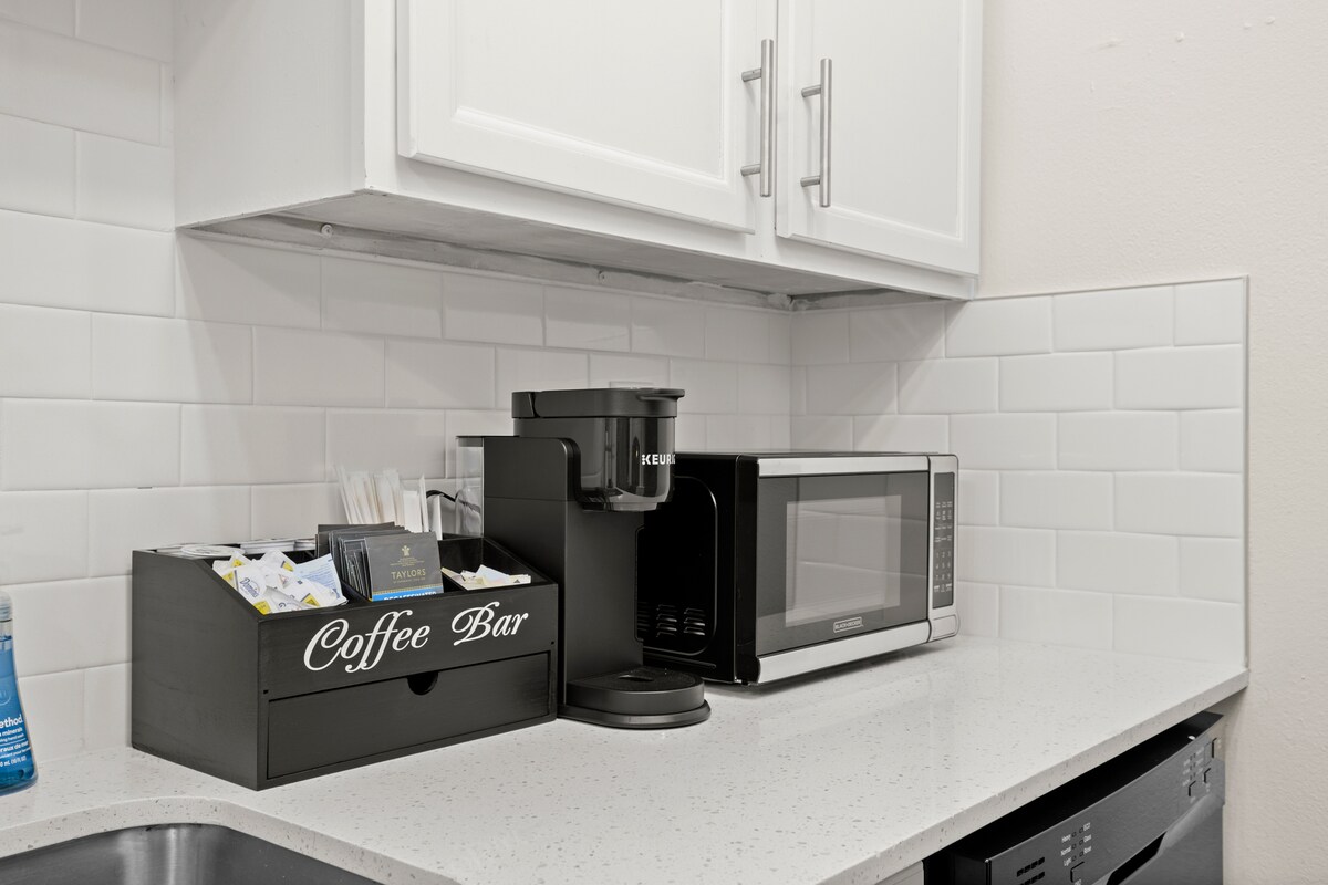 Austin Urban Apartment| Hyde Park Near Downtown