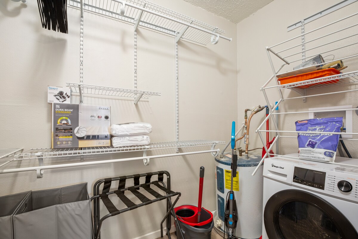 Austin Urban Apartment| Hyde Park Near Downtown