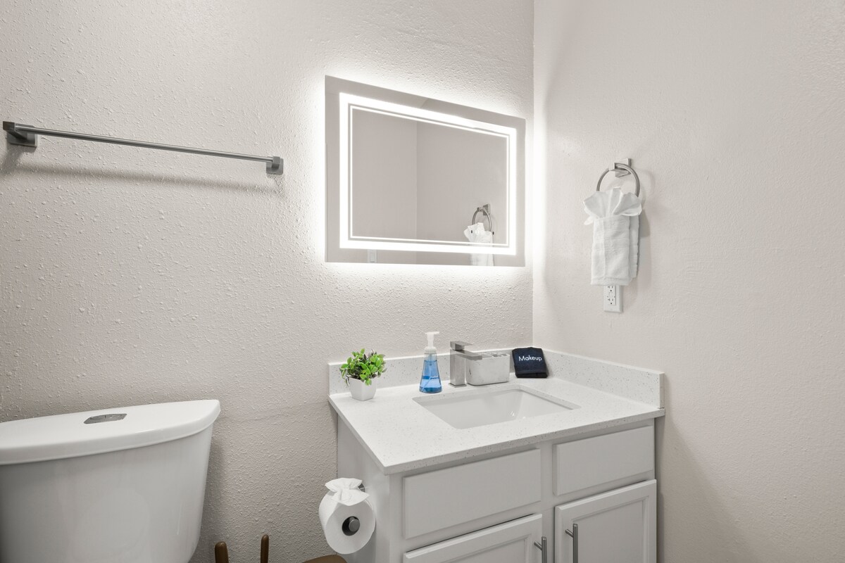 Austin Urban Apartment| Hyde Park Near Downtown