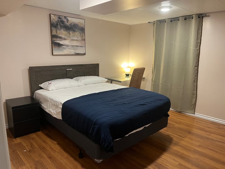 Warm & Welcoming Home Away From Home - 톰슨