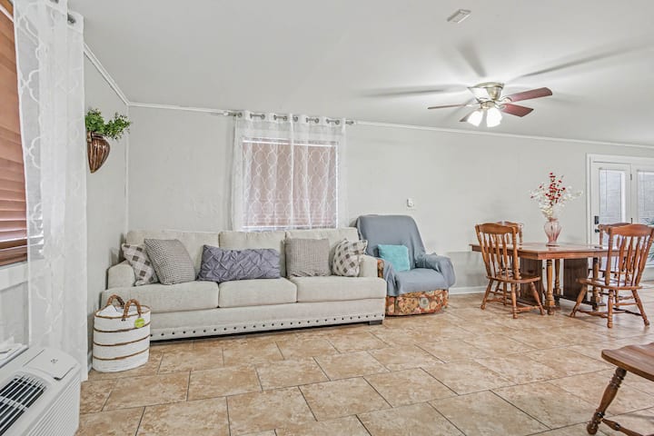 Grand Stay B- Cozy Stay - Fort Smith, AR